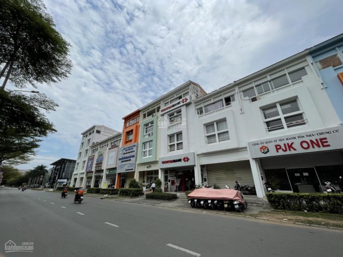 Bán gấp căn nhà phố thương mại khu phố Mỹ Hưng đường Nguyễn Văn Linh, trung tâm Cảnh Đồi PMH
