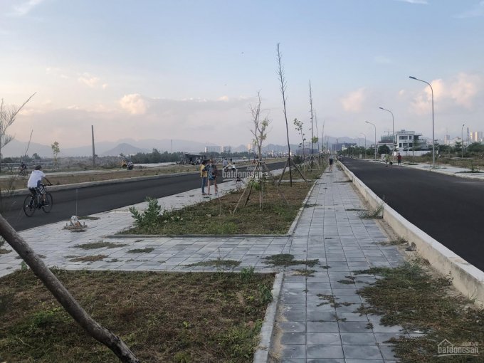 Lô 3 mặt tiền đất 118m2 vỉa hè 158m2 view sông đường rộng 43m
