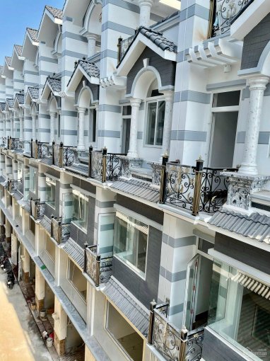 Nhà phố cao cấp Tạ Quang Bửu, quận 8, DTSD 250m2, 4 tầng, 4PN, 5WC, SHR, NH hỗ trợ 70%