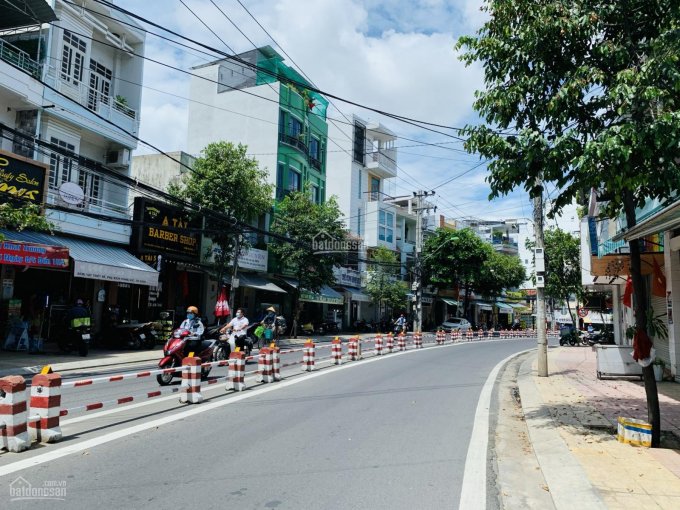 Nhà mặt tiền đường Nguyễn Thị Minh Khai, mặt tiền rộng thích hợp mua kinh doanh