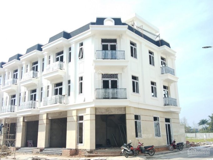 Cần sang gấp lỗ vốn căn shophouse ngay MT đường ĐT835 sát chợ Gò Đen giá 5 tỷ 5, 1 trệt 3 lầu