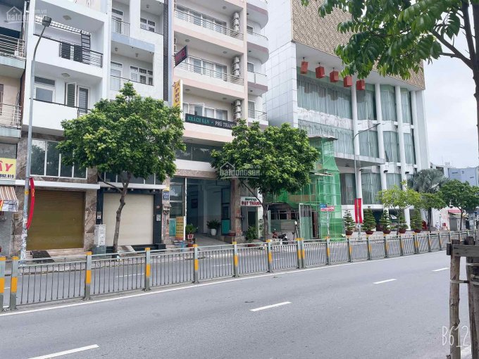 Bán nhà phố mặt tiền, ô tô Luỹ Bán Bích, Hoà Bình, Tân Phú hàng ngộp mùa dịch giá đầu tư