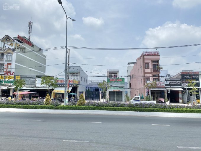 Nhà mặt tiền đường Nguyễn Văn Cừ