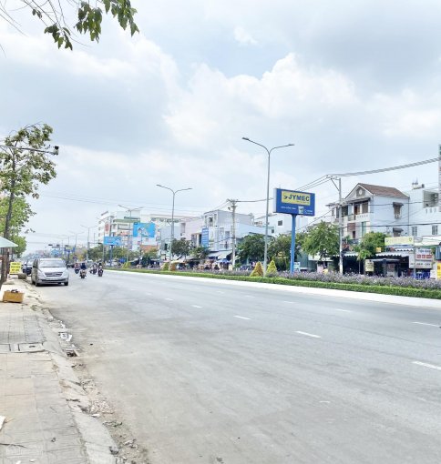 Nhà mặt tiền đường Nguyễn Văn Cừ