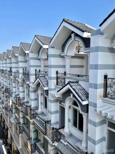 Nhà phố cao cấp Tạ Quang Bửu, quận 8, DTSD 250m2, 4 tầng, 4PN, 5WC, SHR, NH hỗ trợ 70%