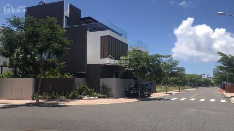 Lô 3 mặt tiền đất 118m2 vỉa hè 158m2 view sông đường rộng 43m