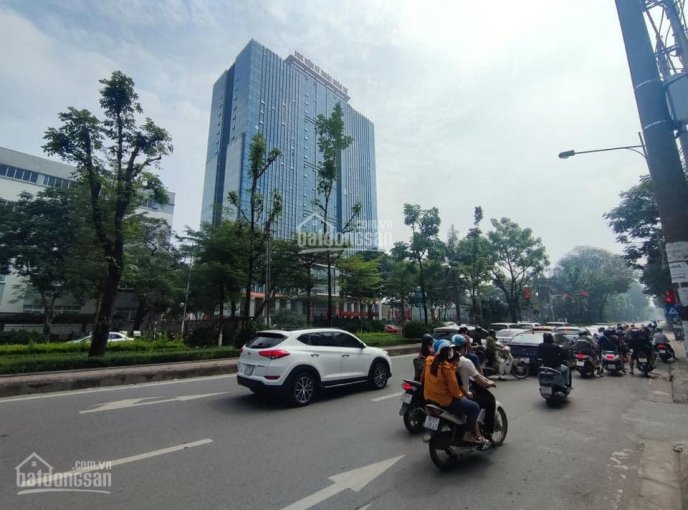 Bán nhà mặt phố Hoàng Quốc Việt - Cầu Giấy 85m2*6T thang máy, vỉa hè rộng 25 tỷ