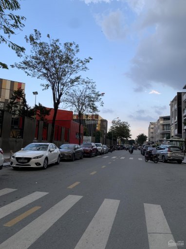 Nhà full nội thất cao cấp, 5x20m2, đường 5 view trường Emasi giá trong tuần, 16,8 tỷ. LH 0966056645
