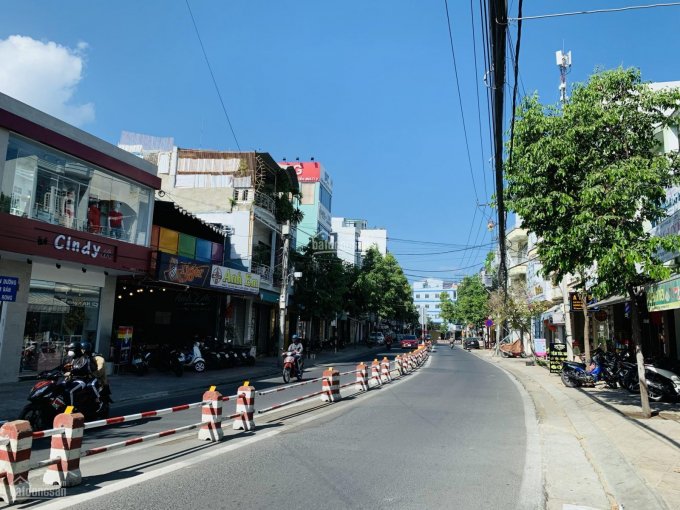 Nhà mặt tiền đường Nguyễn Thị Minh Khai, mặt tiền rộng thích hợp mua kinh doanh