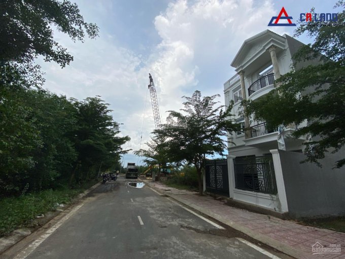 Cần bán gấp lô đất đường 20m hướng Nam dự án Centana Điền Phúc Thành, giá tàu nhanh 65tr/m2