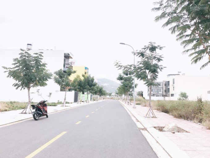 Bán nhanh lô 100m2 giá chỉ 30,5 tr/m2 gần công viên Đường Số 20, lô sạch đẹp - KĐT Lê Hồng Phong 2