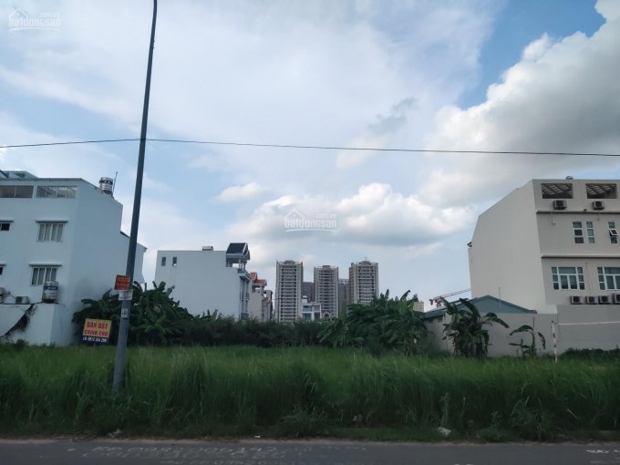 Bán đất mặt đường Nguyễn Văn Kỉnh 20m, TT quận 2, sổ đỏ riêng, DT 126m2, gần ttm, chợ, trường học
