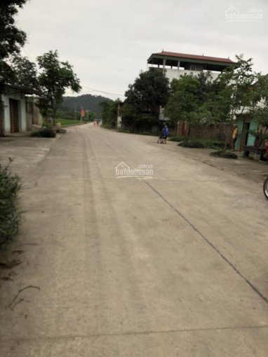 Bán thửa đất 2MT thôn Quảng Hội xã Quang Tiến. DT 130m2 MT 5m giá 14tr/m2 đường trục chính làng 10m