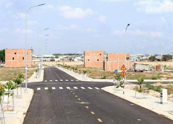 Mình có lô đất 150m2 thổ cư 100m2 giá 450tr đối diện KCN Đồng Xoài III. LH 0939248238