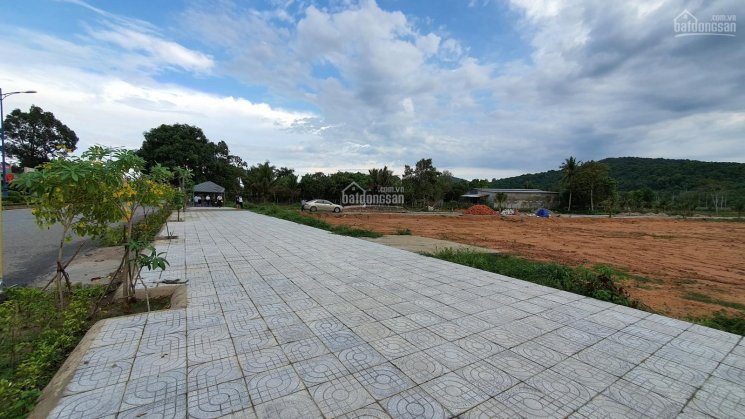 Bán đất phân lô sổ đỏ mặt đường Nguyễn Trung Trực, Dương Đông, Phú Quốc.