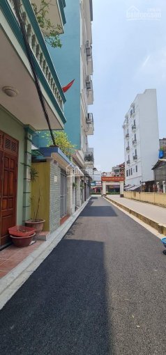 Bán đất tặng nhà cấp 4 đường Nguyễn Văn Cừ, Long Biên, Hà Nội