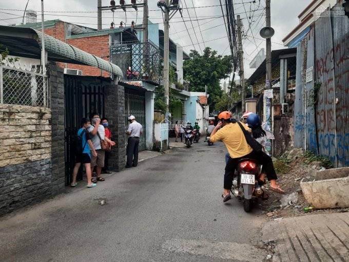 Đất cực đẹp, nở hậu nhẹ, đường xe hơi thông 2 đầu ngay gần cây xăng Lã Xuân Oai - Lê Văn Việt, Q9