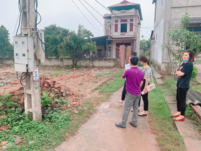 Bán đất full thổ cư, 2MT, gần các khu công nghiệp Đình Trám, Quang Châu, giá 4xxtr