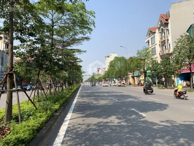 Cần bán gấp 100m2 đất kinh doanh mặt phố Ngô Gia Tự, Long Biên