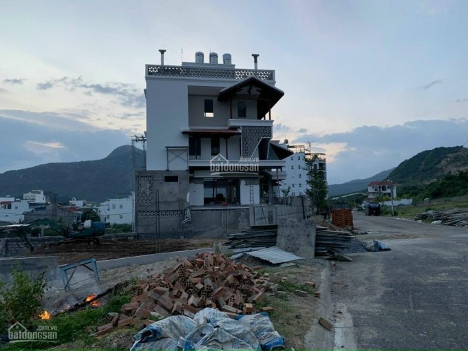 Bán đất xây biệt thự, Đường Triệu Quang Phục, Vĩnh Hoà, Nha Trang, DT 317m2 - Giá bán 34 tr/m2