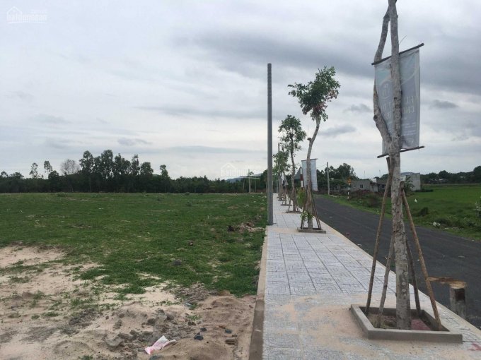 Bán lô đất biệt thự đẹp, vuông vức ngay gần trung tâm Lộc An giá 2.65 tỉ. LH 0908328568