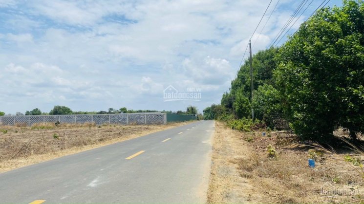 Bán lô đất mặt tiền đường Nguyễn Huệ