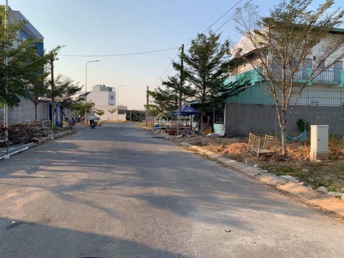 Cần bán nền đất mặt tiền đường Số 9 lộ giới 20m trong KDC Lê Minh Xuân 3, thổ cư, đã có sổ, giá tốt