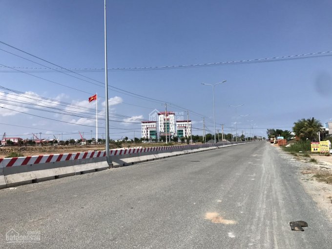 Bán đất 2 MT cảng quốc tế Tân Tập, Long An, DT 4,5ha, giá 3.3tr/m2