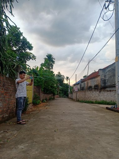 Chủ nhờ bán lô đất tương đối vuông. Vị trí Cố Đụng, Tiến Xuân