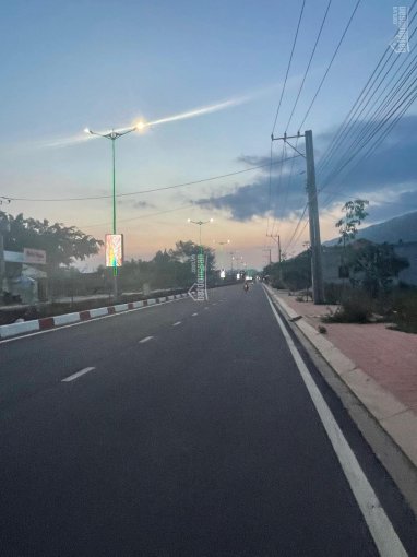 Cần bán lô đất mặt tiền đường Nguyễn Thị Minh Khai,
DT: 10x128m (200m2 thổ cư), giá bán: 5 tỷ