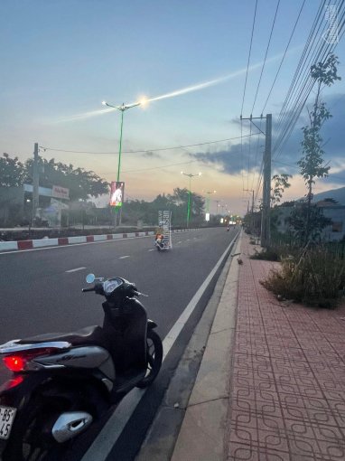 Cần bán lô đất mặt tiền đường Nguyễn Thị Minh Khai,
DT: 10x128m (200m2 thổ cư), giá bán: 5 tỷ