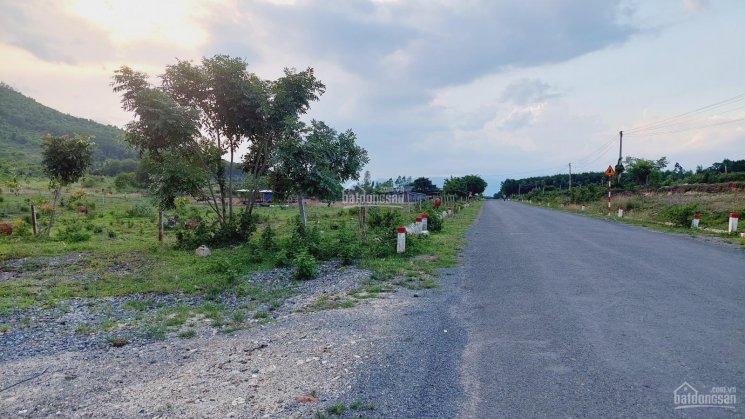 Chính chủ cần bán lô đất mặt tiền Tỉnh lộ 5 ngang 20m xã Ninh Tân, trên đất có sẵn trại nhỏ và hồ