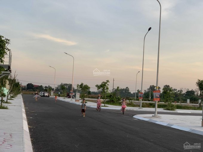 Bán đất mặt đường Thanh Niên Quảng Đức, thị trấn Quảng Xương đường 8m vỉa hè 5m 1.1 tỷ cho 125m2