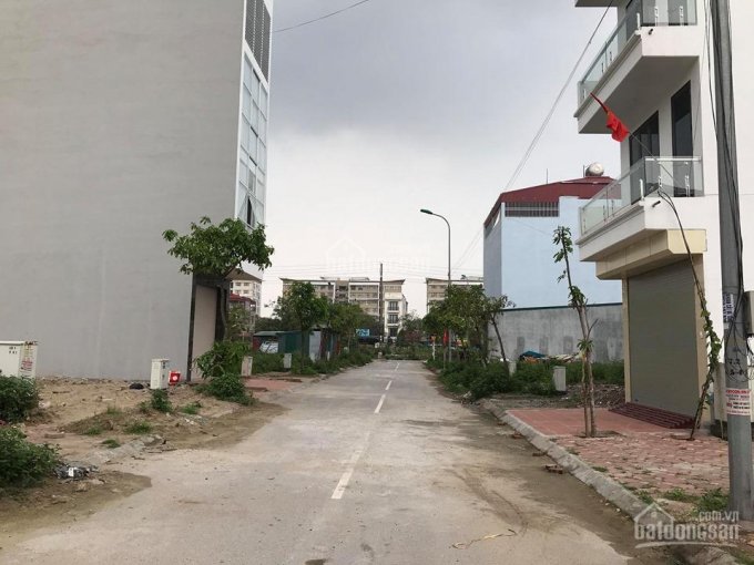 Bán đất kinh doanh tại Trâu Qùy, Gia Lâm, đường vỉa hè oto tránh, 2 mặt đường trước sau chỉ 2.58 tỷ