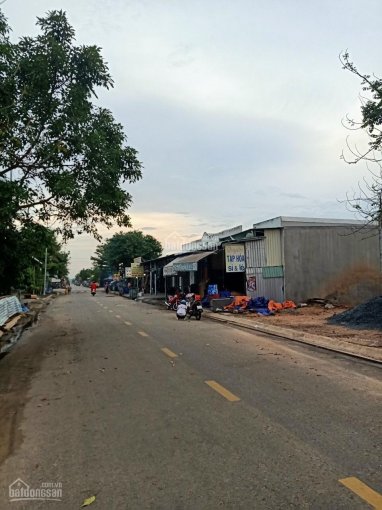 Ngay chợ Thái Hòa - gia đình có lô đất 150m2, giá 900tr, sẵn sổ, nhựa 8m, gần chợ, kinh doanh được