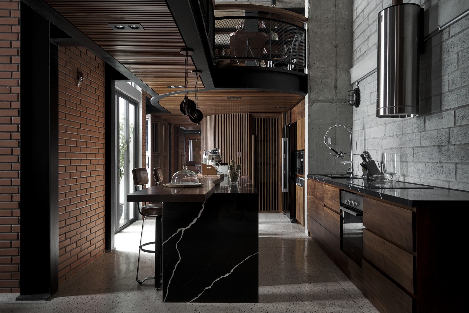 Phòng bếp sang trọng, tiện nghi với thiết kế tối giản, hiện đại.