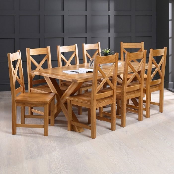 Bộ bàn ghế ăn bằng gỗ cổ điển