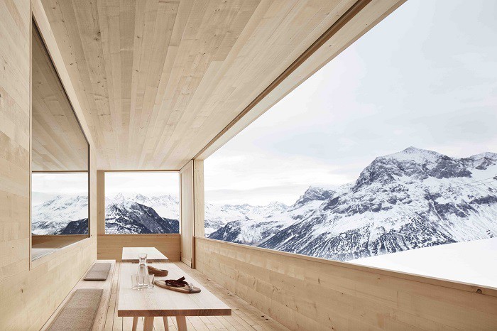 nhà gỗ giữ vùng núi băng giá