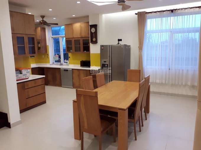 Biệt thự Villa Park song lập, 10x17m đầy đủ nội thất, view công viên, có hồ bơi + tennis + gym