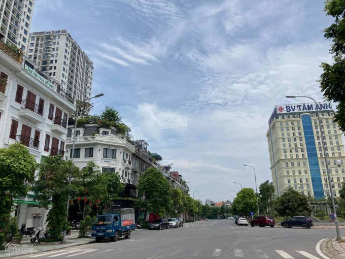 Cho thuê nhà 5 tầng cầu thang máy mặt vườn Hoa khu liền kề 319 Bồ Đề Long Biên