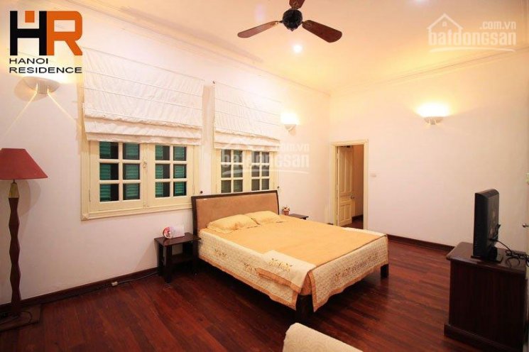 Cho thuê nhà đẹp 4 tầng, ô tô đỗ cửa nhà, đầy đủ nội thất tại Đặng Thai Mai, gần hồ