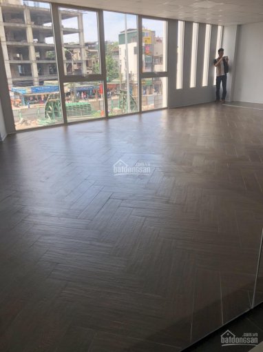 Cho thuê nhà mặt phố Minh Khai: Diện tích 110m2 x 5T, mặt tiền 10m, thông sàn, thang máy, nhà mới