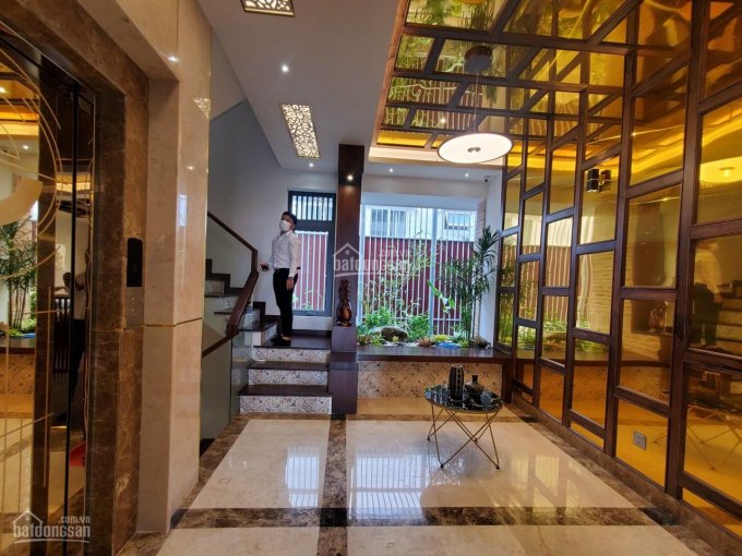 Cho thuê nhà phố mặt tiền Bùi Bằng Đoàn căn góc nhà đẹp, có thang máy, ở trung tâm Phú Mỹ Hưng
