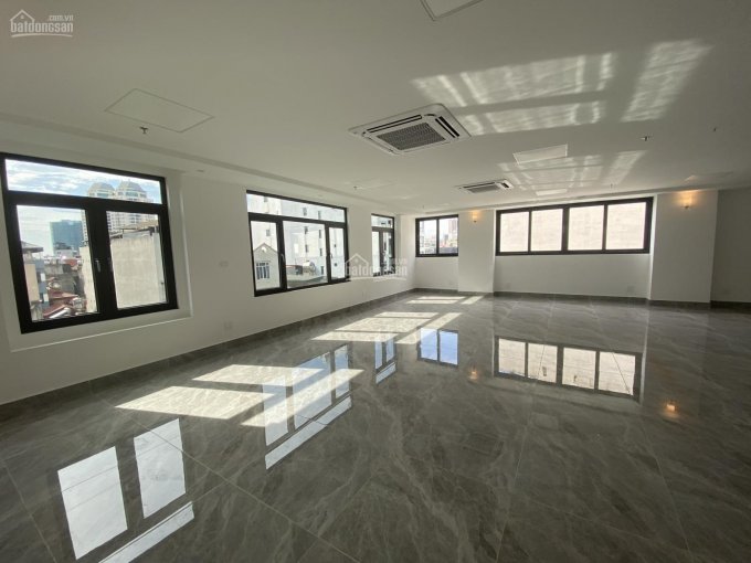 Cho thuê văn phòng 150m2 tại Dịch Vọng Hậu, Duy Tân, Cầu Giấy thông sàn vuông vắn không cột
