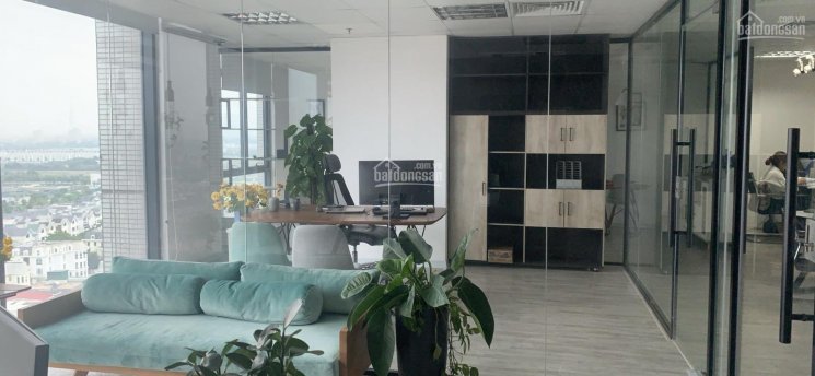 Chính chủ sang nhượng văn phòng đầy đủ nội thất nhập khẩu đẹp tại Nam Cường Building, 0943725979