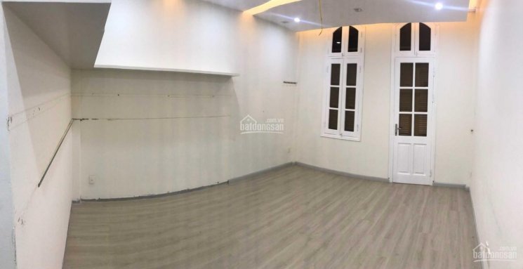 Cho thuê nhà mặt phố 77 Vũ Ngọc Phan, DT 70m2, 5 tầng, MT 4m có lối sau, giá thuê 27 triệu/tháng