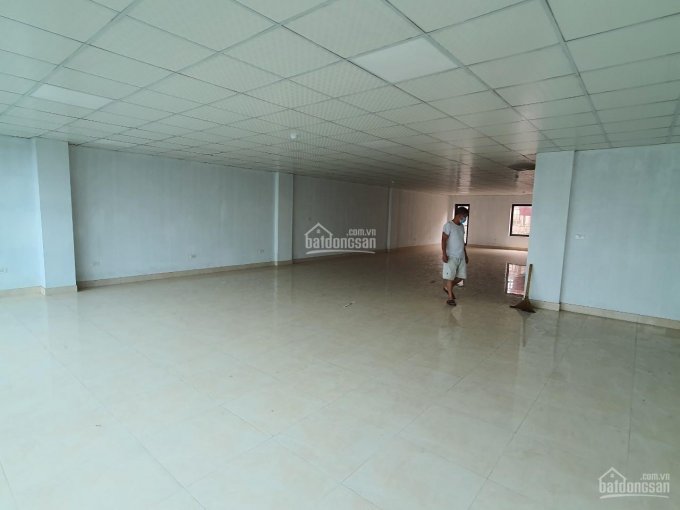 Cho thuê nhà mặt phố Phạm Văn Đồng. DT 100m2, 8 tầng, 1 hầm, mặt tiền 8m. Kinh doang đẹp giá 65tr