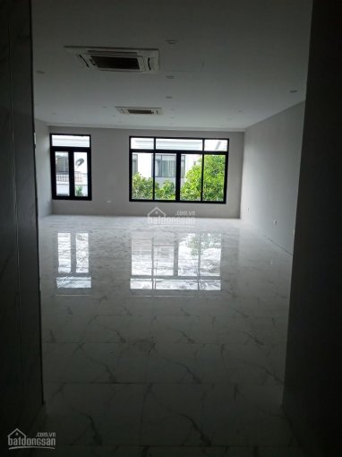 Cho thuê nhà mặt phố Phạm Văn Đồng. DT 100m2, 8 tầng, 1 hầm, mặt tiền 8m. Kinh doang đẹp giá 65tr