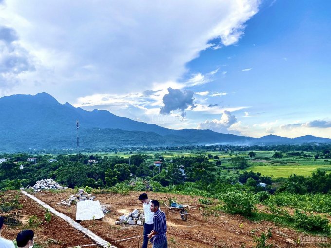Cần tiền bán gấp lô đất 2517m2 tại Yên Bài, Ba Vì. View nhìn thẳng núi Ba Vì. Lh: 0989157623