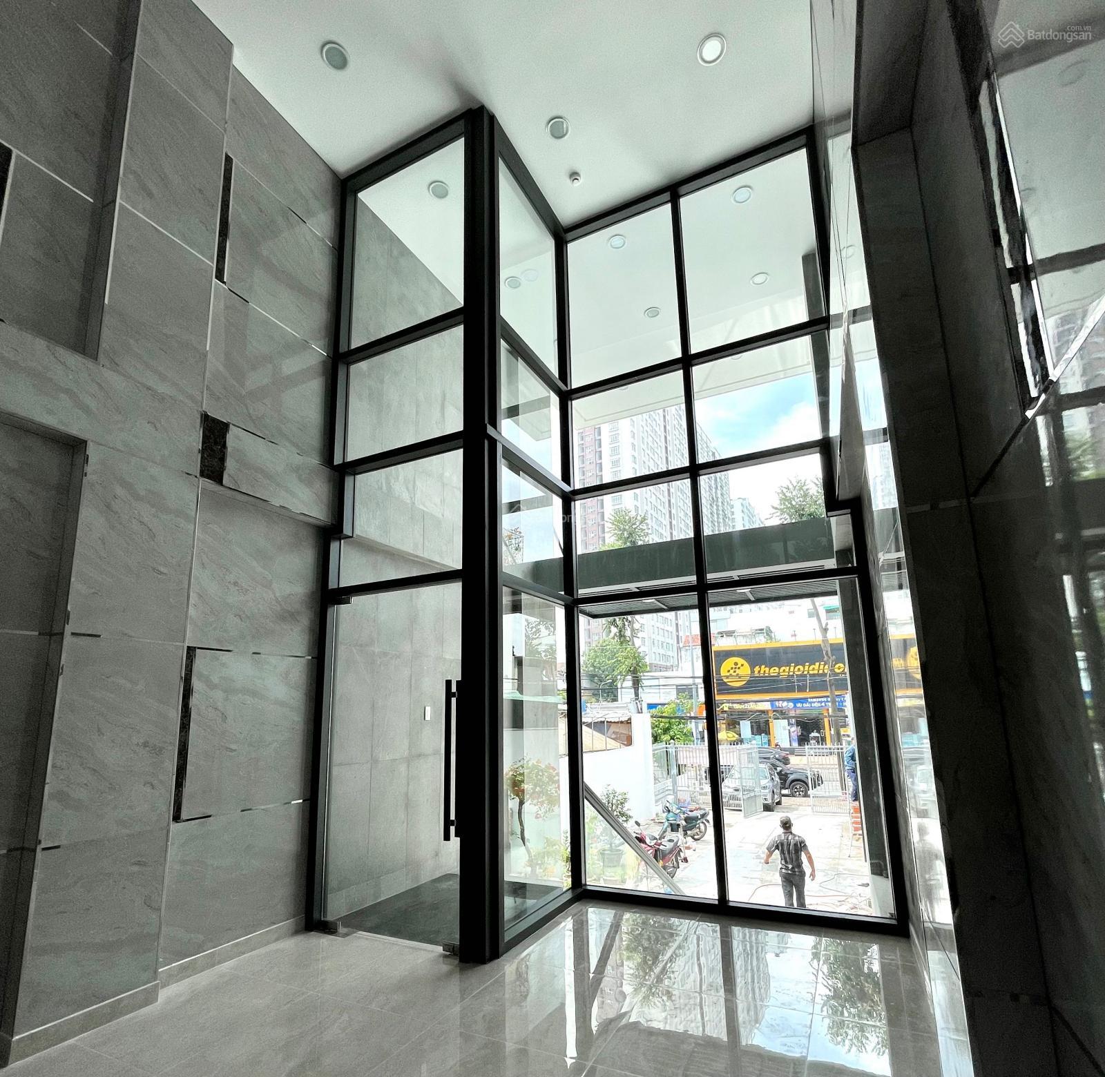 MT Phạm Hùng cho thuê nhà phố 6 tầng, thang máy, tầng hầm, sân rộng. Vị trí thuận tiện kinh doanh